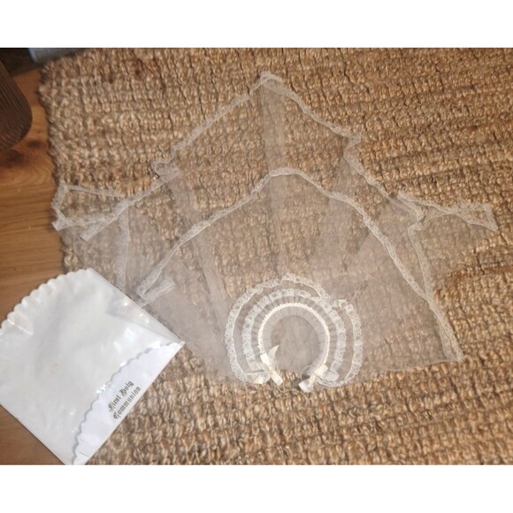 First HOLY COMMUNION/ Flower Girl Veil Headpiece Overlapping Tulle Lace VTG '50s - Picture 5 of 16